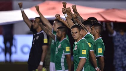 El minuto de silencio con el puño en alto