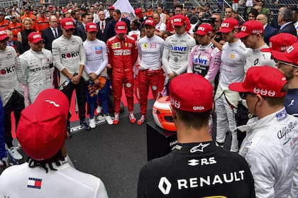 El minuto de silencio de los pilotos antes de la largada del GP de Mónaco