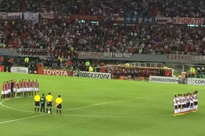 El minuto de silencio en el Monumental
