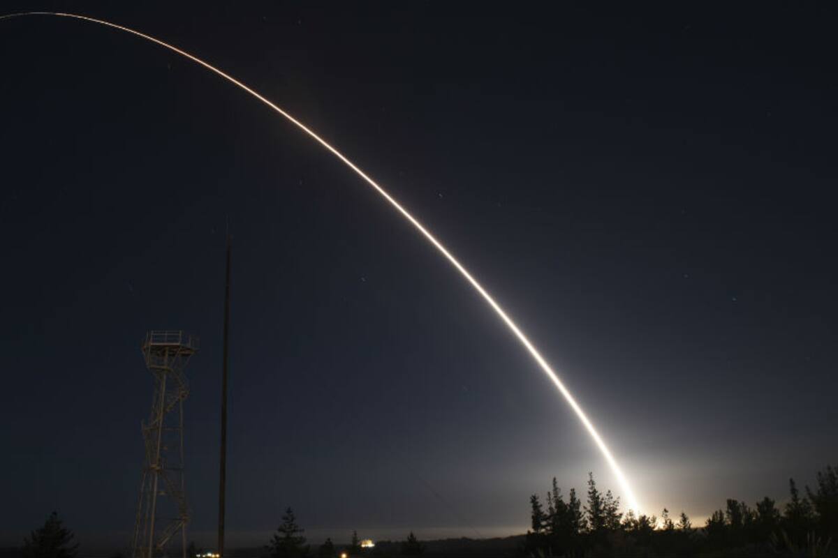 El misil Minuteman 3 es disparado desde California