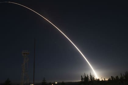 El misil Minuteman III es disparado desde California