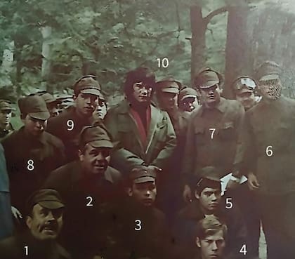 El mismo 23 de diciembre, Carlos Monzón también visitó la Base Andorra. El campeón del mundo, recientemente retirado, llegó en un helicóptero Hughes de Prefectura.
