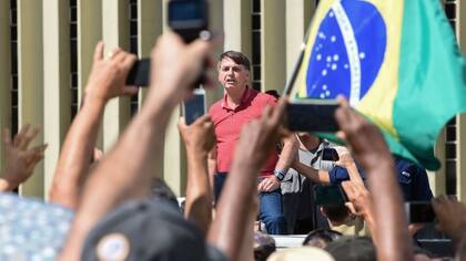 El mismo presidente de Brasil, Jair Bolsonaro, encabeza protestas en contra del distanciamiento social