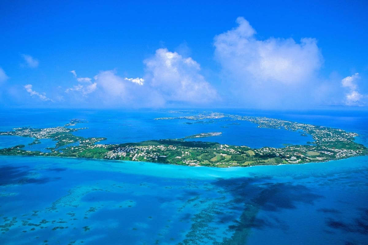 El misterio geológico del Triángulo de las Bermudas: científicos explican por qué la isla no se hunde