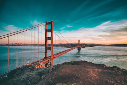 El mítico Golden Gate Bridge, uno de los puentes colgantes más largos y altos del mundo