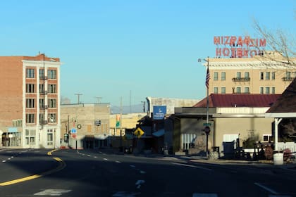 El Mizpah Hotel, en Tonopah, es conocido como uno de los hoteles embrujados más populares de Estados Unidos