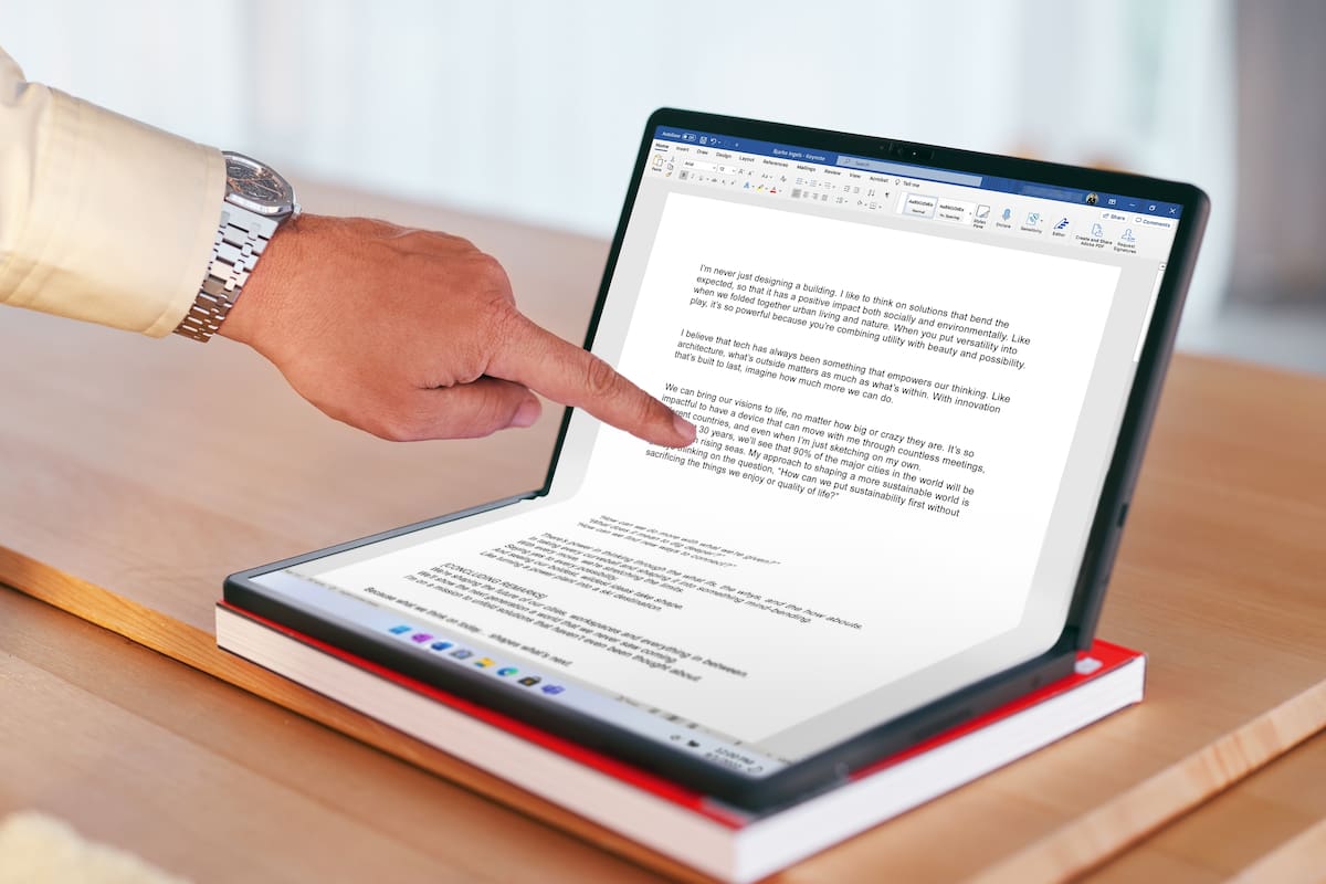 El modelo 2022 de la Thinkpad X1 Fold de Lenovo ahora ofrece una pantalla plegable de 16 pulgadas, y se puede usar como tableta, notebook con un teclado Bluetooth o PC de escritorio