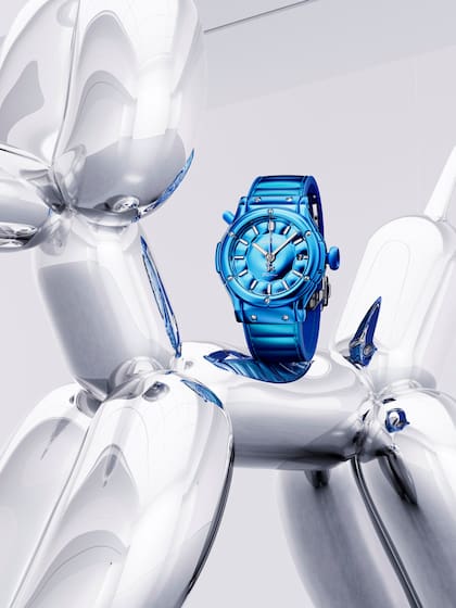 El modelo Classic Fusion Balloon Dog by Jeff Koons, con la obra que lo inspiró
