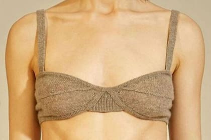 El modelo de corpiño de cashmere, valuado en 500 euros, voló en una hora de la tienda Khaite, en su local de Nueva York