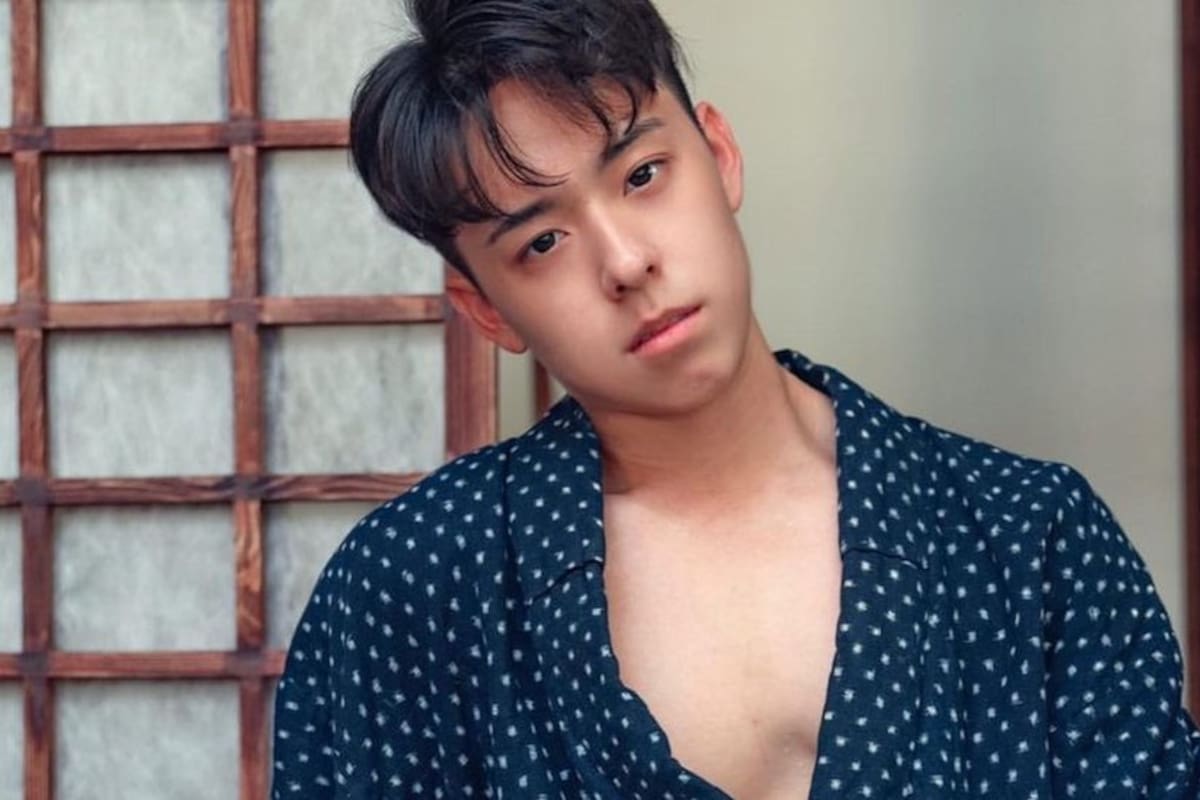 El modelo Low Titus fue acusado de dos cargos por usar la plataforma OnlyFans en Singapur.