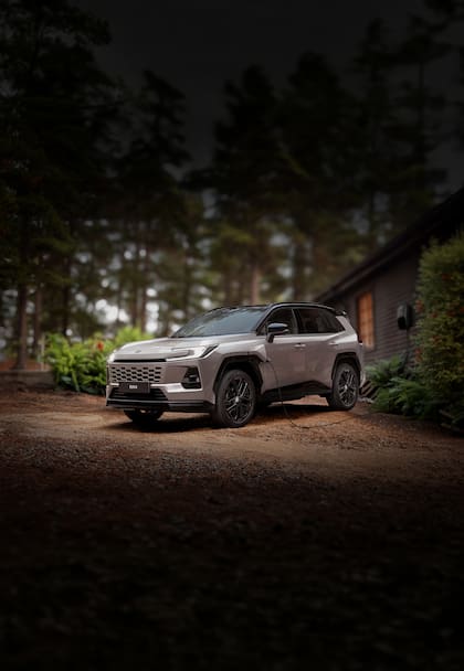 El modelo RAV4 es un auto híbrido enchufable