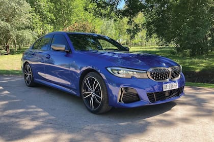 El modelo tope de gama del BMW M340i tiene potencia de sobra con el motor V6 de 387 CV.