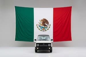 Cómo es el auto eléctrico que se carga con el sol y cuesta menos de US$6000
