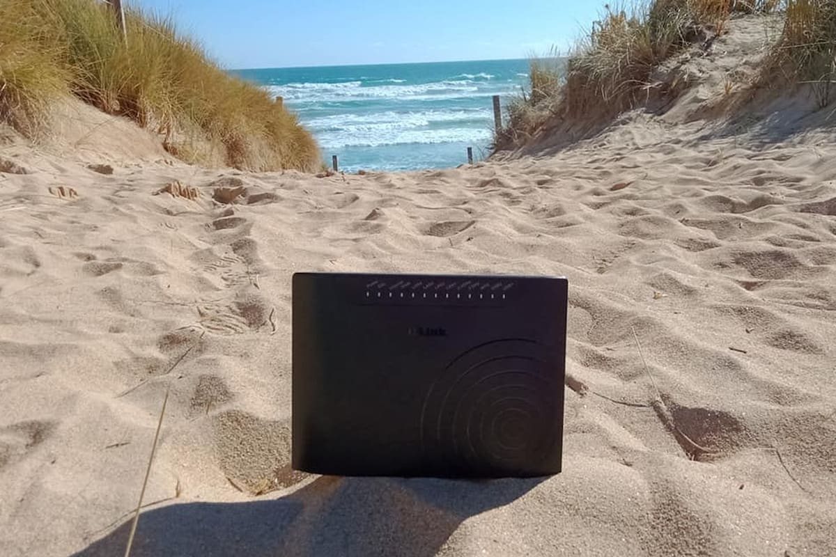 El módem de los Langan en la playa