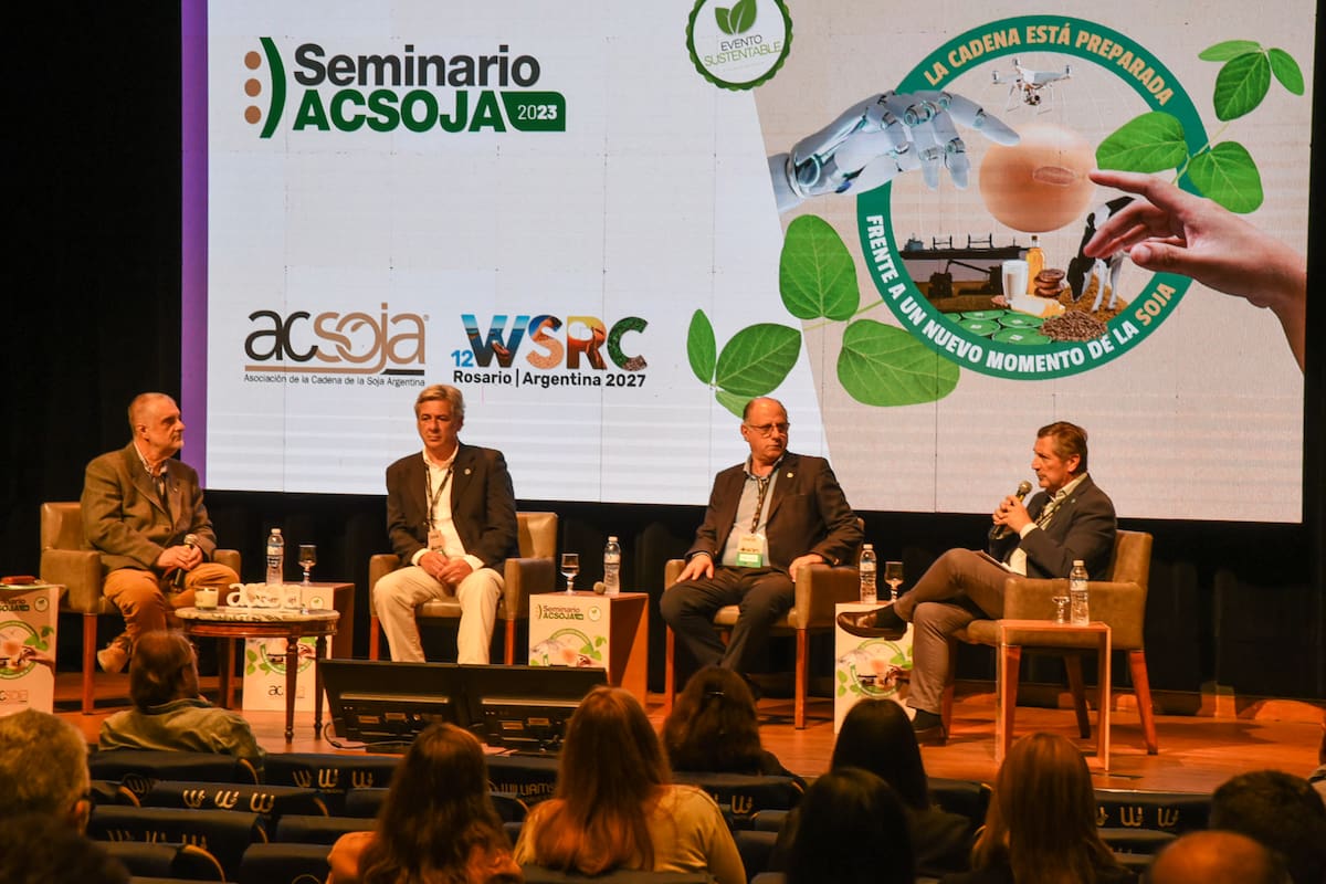 El moderador Gabriel Caterina (consultor y asesor), Nicolás Pino (SRA), Jorge Chemes (CRA) y Elbio Laucirica (Coninagro)