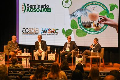 El moderador Gabriel Caterina (consultor y asesor), Nicolás Pino (SRA), Jorge Chemes (CRA) y Elbio Laucirica (Coninagro)