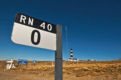 El mojón del KM 0 en Cabo Vírgenes. Mariana Eliano