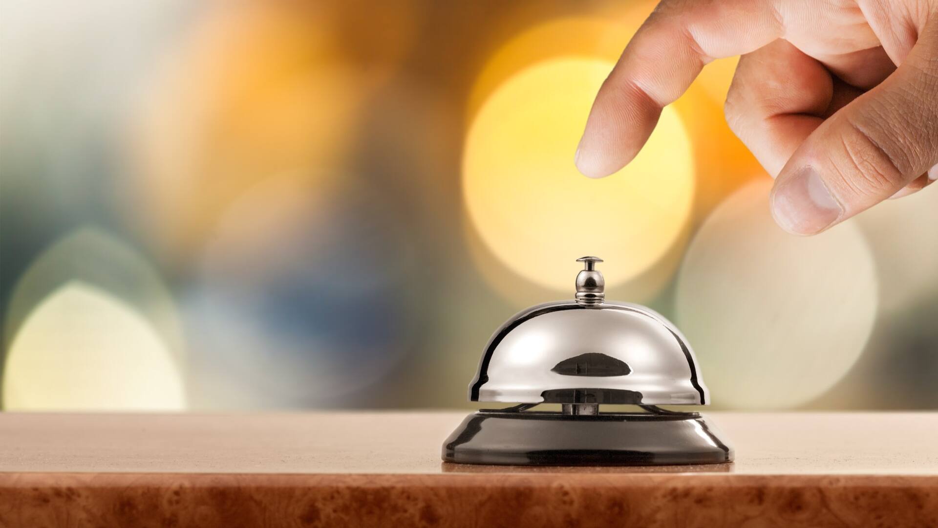 El momento de entrar en contacto con la recepción, y el mundo de las propinas