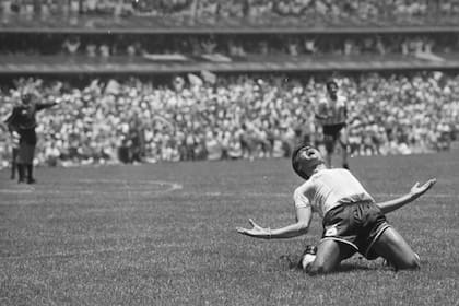 El momento cumbre de la carrera de Brown: su gol a Alemania en la final del Mundial México ´86; Passarella era el titular, pero el Káiser se perdió la Copa a último momento el "Tata" respondió