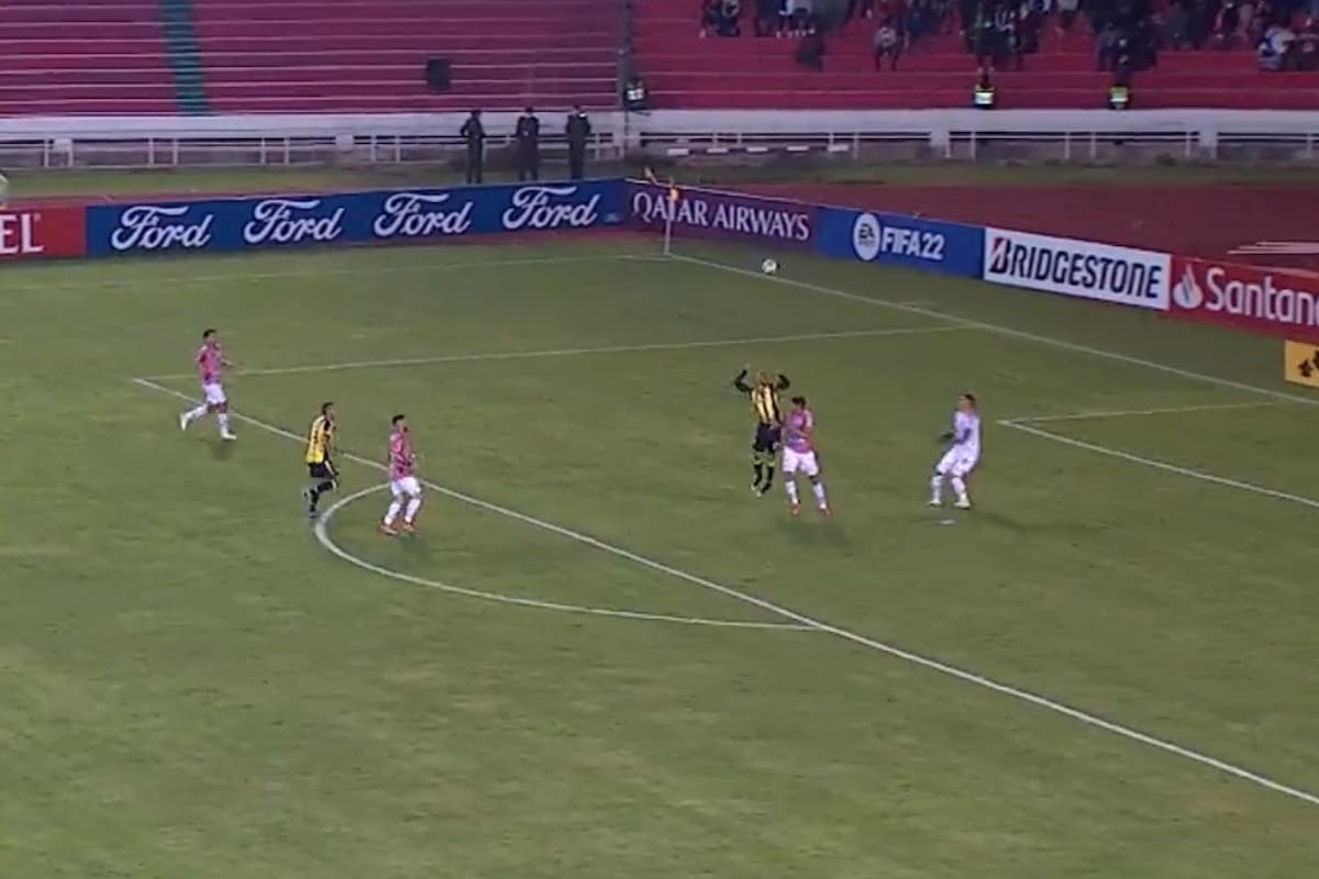 El momento de duda del arquero boliviano: será el 2 a 1 para Táchira ante Independiente Petrolero