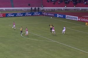 El momento de duda del arquero boliviano: será el 2 a 1 para Táchira ante Independiente Petrolero
