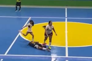 Una jugadora de futsal pateó la cabeza de su rival y fue suspendida por cinco años