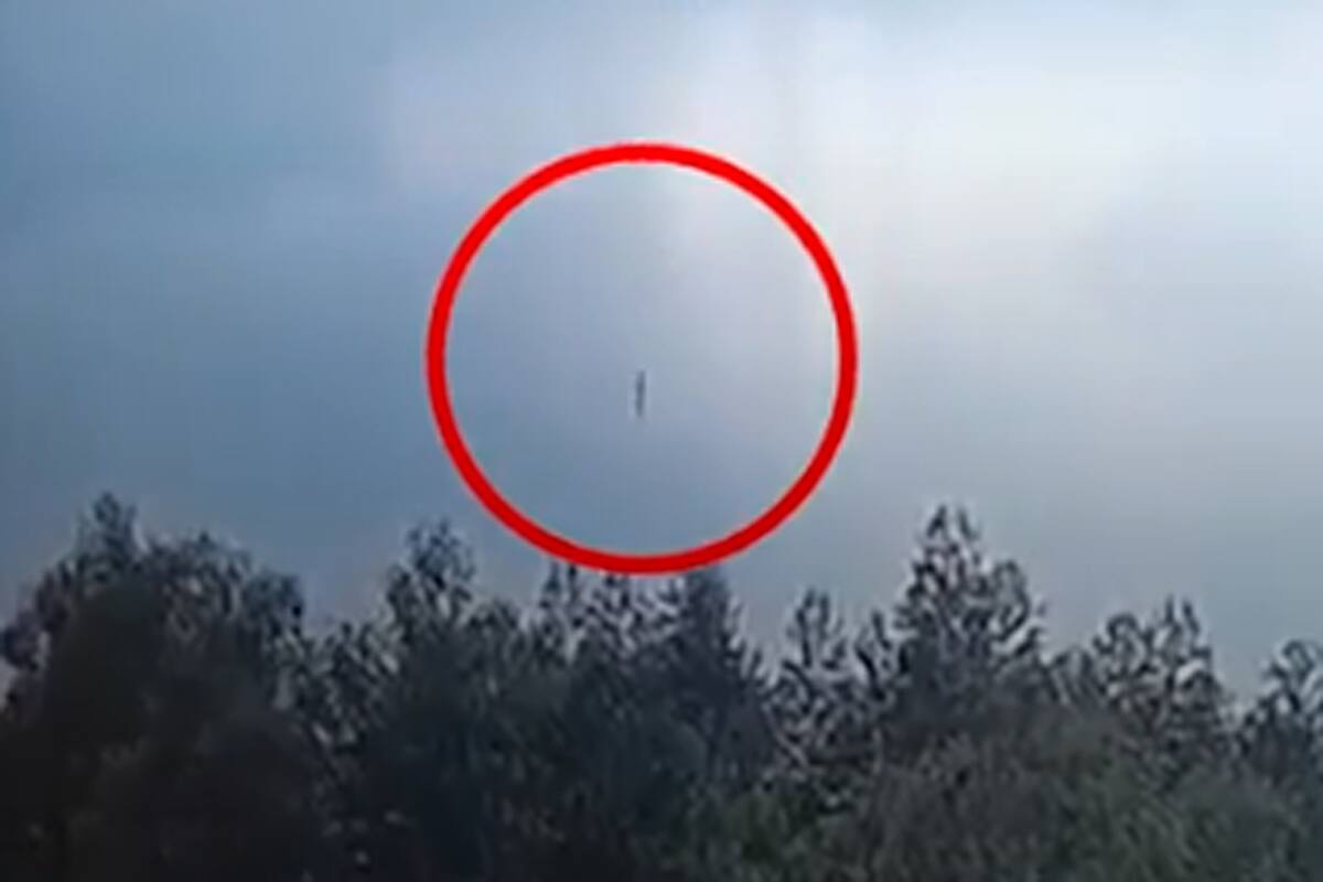 El momento de la caída del avión en China