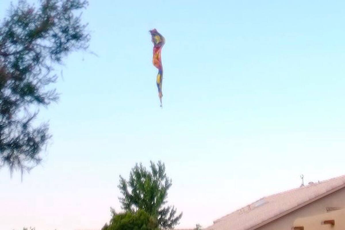 El momento de la caída del globo con cinco personas en su interior