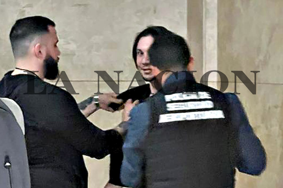 El momento de la detención de Nicolás Gabriel Carrizo en el tercer piso de los tribunales de Comodoro Py