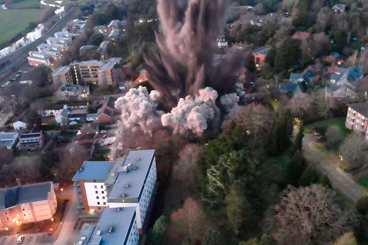 El momento de la detonación controlada en la ciudad de Exeter, Reino Unido