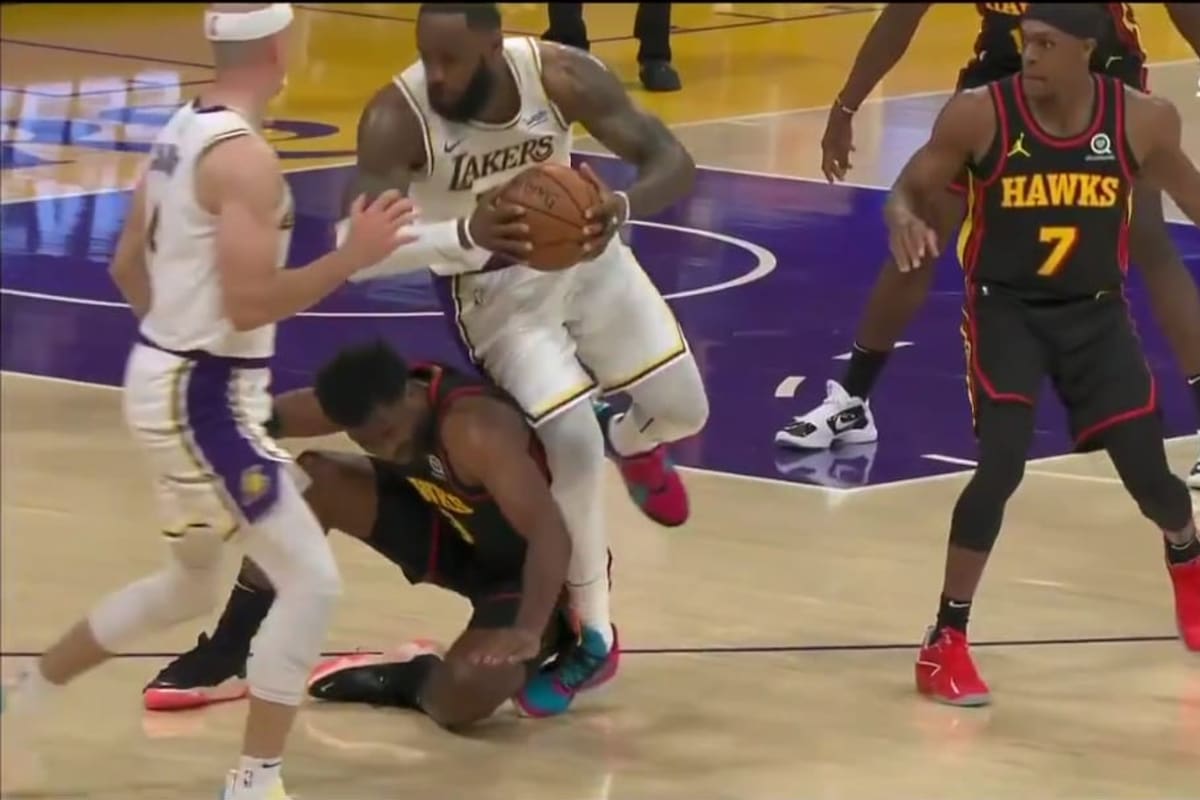 El momento de la lesión de LeBron James: la caída de Salomon Hill sobre el tobillo derecho de The King