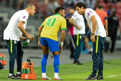 El momento de la lesión: Neymar y el tirón que sufrió en el amistoso de Brasil ante Nigeria