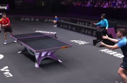 El momento de la polémica: el chino Shidong Lin toma la pelotita y da el punto por ganado y Kristian Karlsson le dice "Noooo, ¿qué hacés?