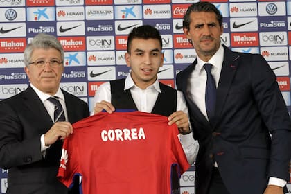 El momento de la presentación de Ángel Correa