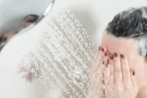 El momento de lavarse el pelo y la dificultad de identificar los envases