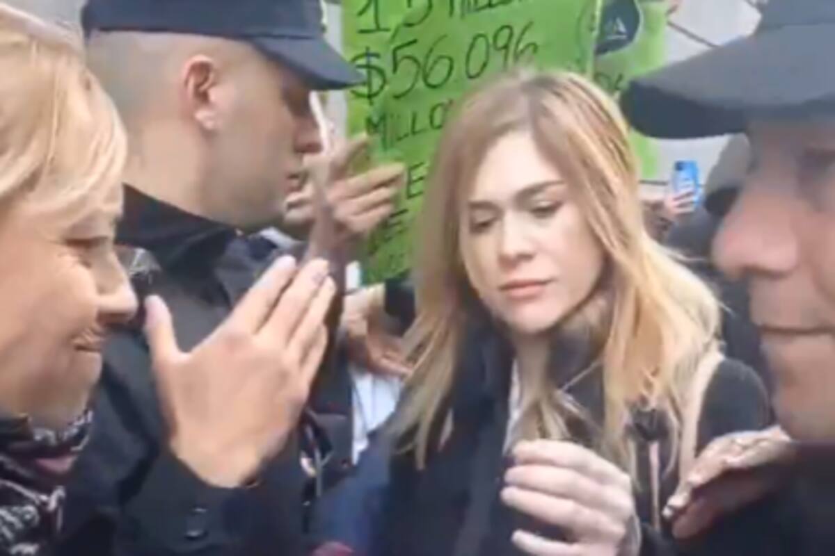 El momento de tensión con los manifestantes. Foto: captura