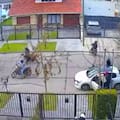 Violento robo de motochorros: golpearon a una mujer, se enfrentaron con vecinos y huyeron