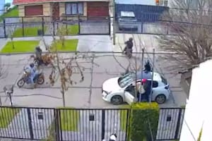 Violento robo de motochorros: golpearon a una mujer, se enfrentaron con vecinos y huyeron