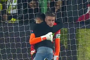 El momento del abrazo entre Unsain y el nene de 12 años