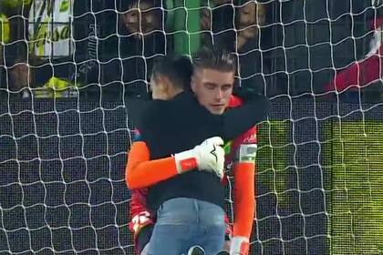 El momento del abrazo entre Unsain y el nene de 12 años