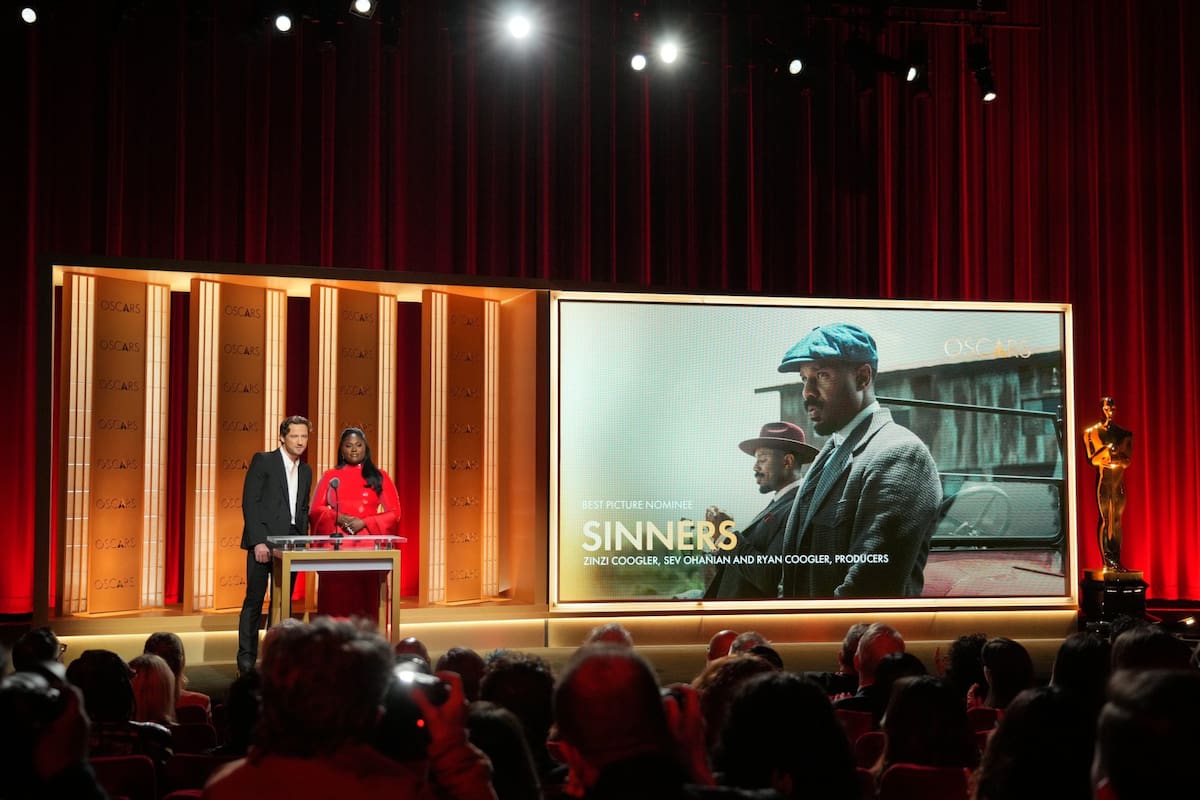 El momento del anuncio de las nominaciones al Oscar para Pecadores, en la ceremonia presentada este jueves en Los Angeles por Lewis Pullman y Danielle Brooks