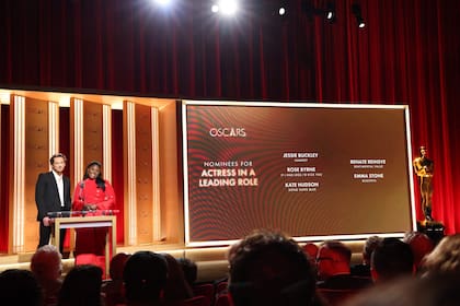 El momento del anuncio, este jueves, de los nominados al Oscar como mejor actriz, a cargo de Lewis Pullman y Danielle Brooks