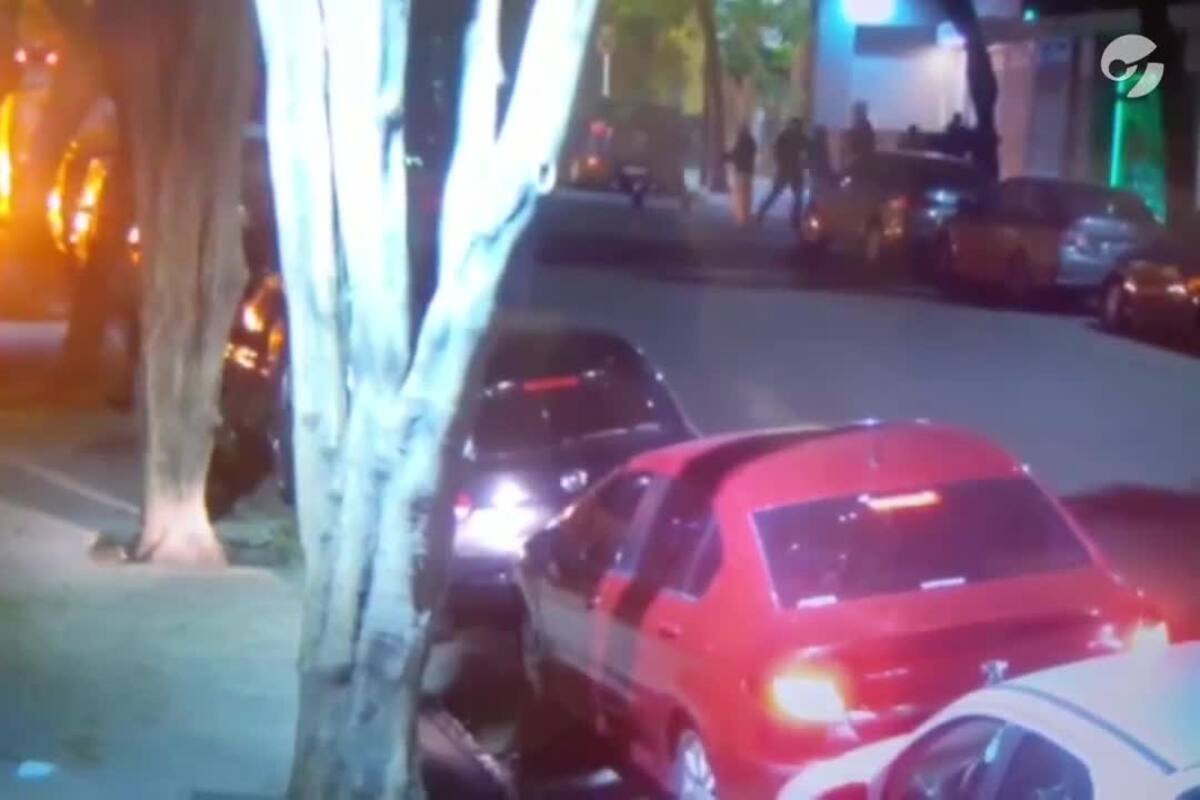 El momento del ataque a Clarín, el 23 de noviembre, registrado por las cámaras de seguridad