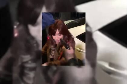 El momento del ataque a Cristina Kirchner