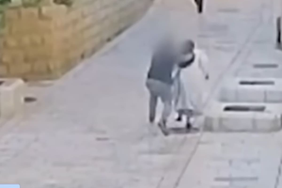 El momento del ataque a la monja católica, cerca del Cenáculo de la Última Cena, en Jerusalén