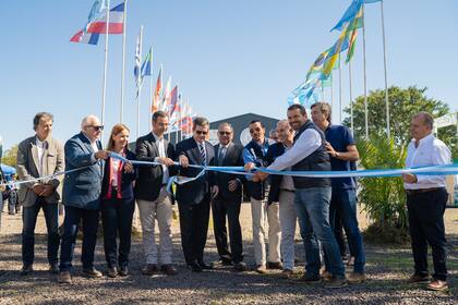 El momento del corte de cintas en las Nacionales