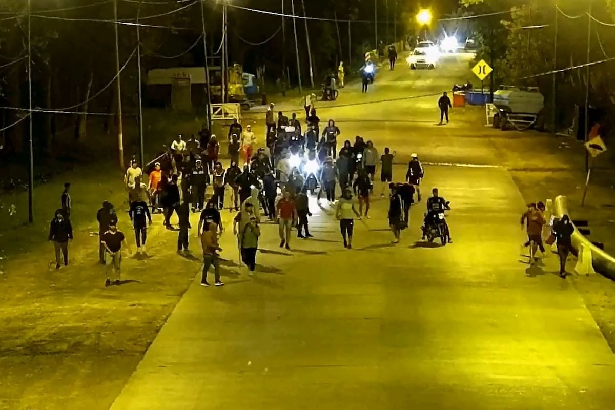 El momento del enfrentamiento entre facciones de la Uocra en Ensenada