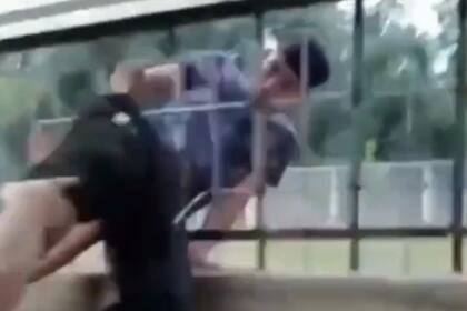 El momento del escape fue filmado y viralizado por otros menores