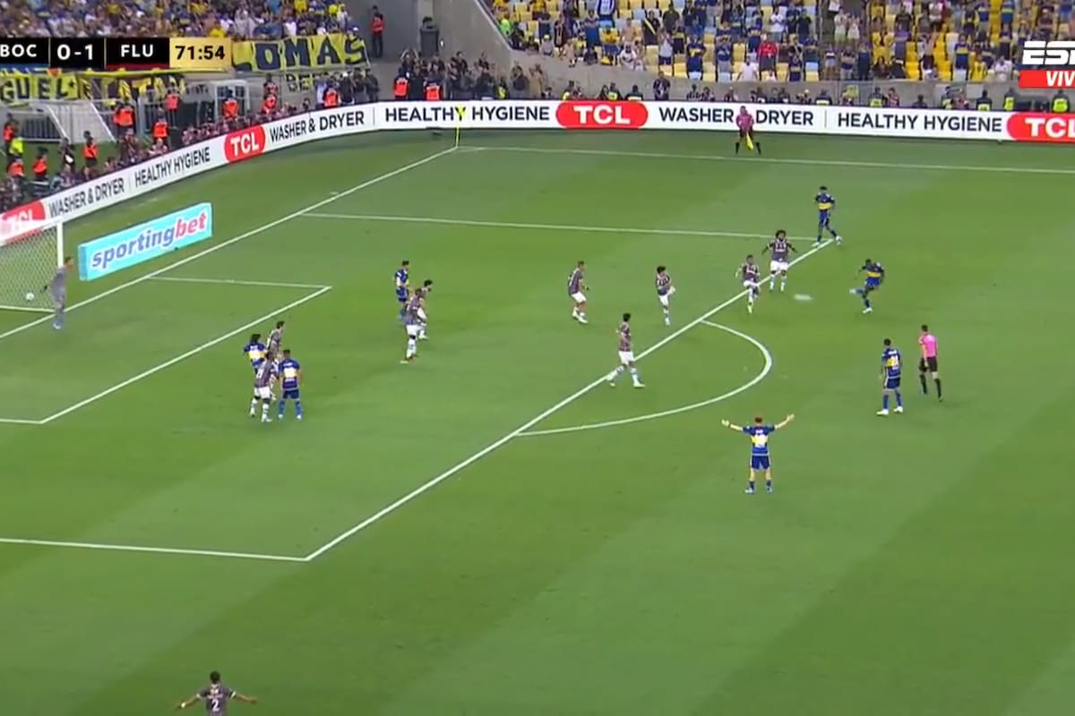 El momento del golazo de Advíncula para el 1-1 de Boca ante Fluminense