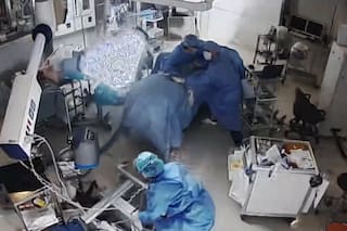La reacción de un equipo médico en Japón cuando en plena cirugía hubo un terremoto de casi 7 puntos de magnitud